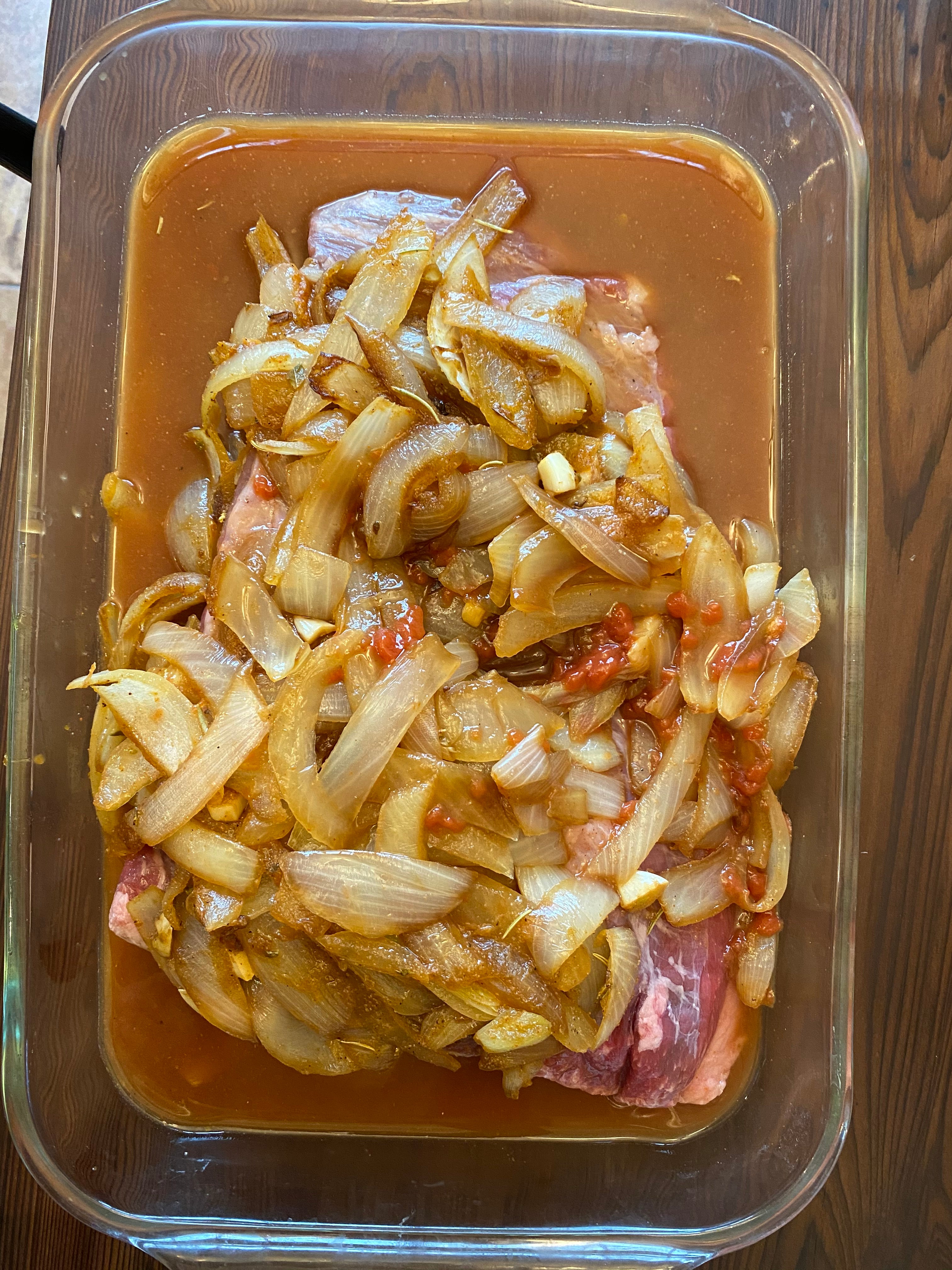 recipes__high-holiday-tangy-spiced-brisket/onions_over_raw_brisket.jpg